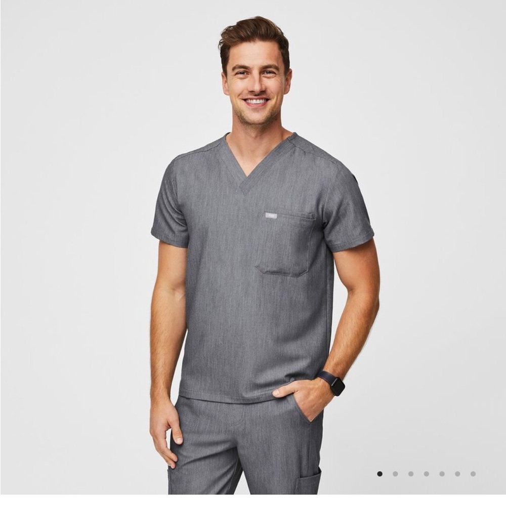 Figs Leon Graphite Gray Leon™ Two-Pocket Scrub Top Size Small